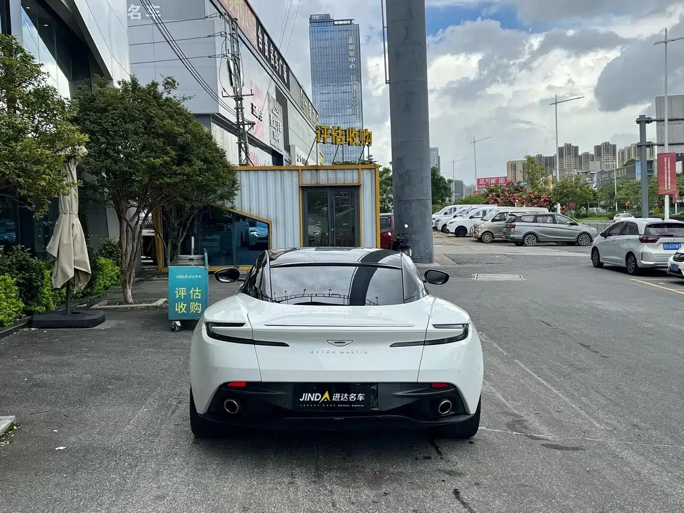 Aston Martin DB11 2020 4.0T V8 Coupe — миниатюра 10