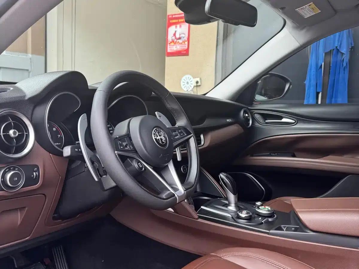 2017 Stelvio 2.0T 200HP Elite Edition — миниатюра 4