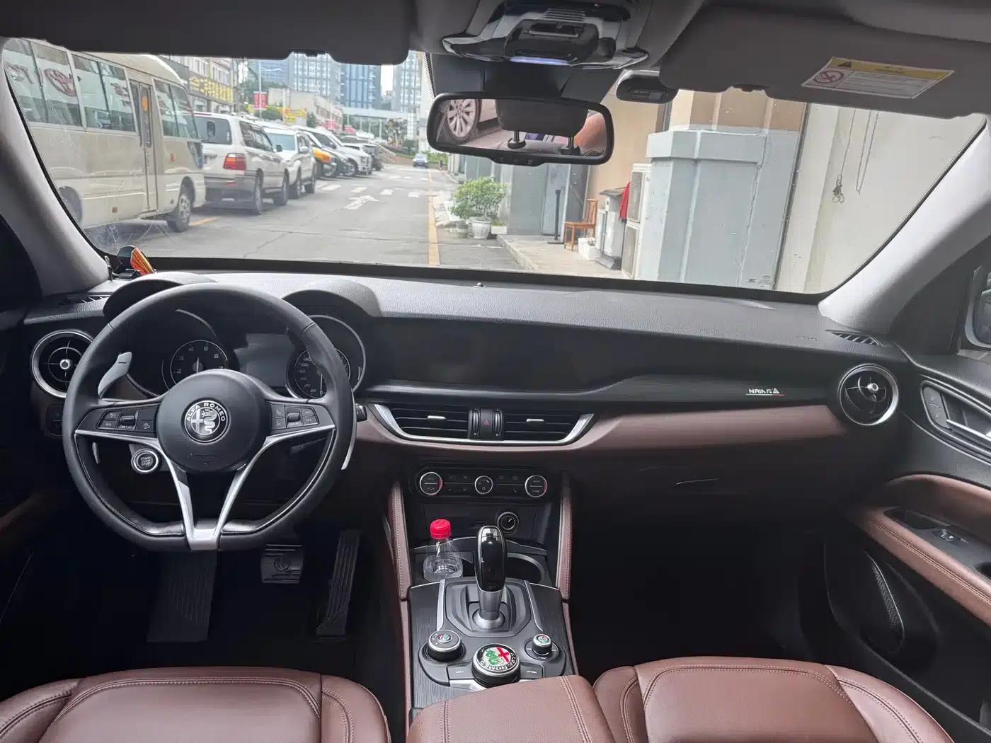 2017 Stelvio 2.0T 200HP Elite Edition — миниатюра 5