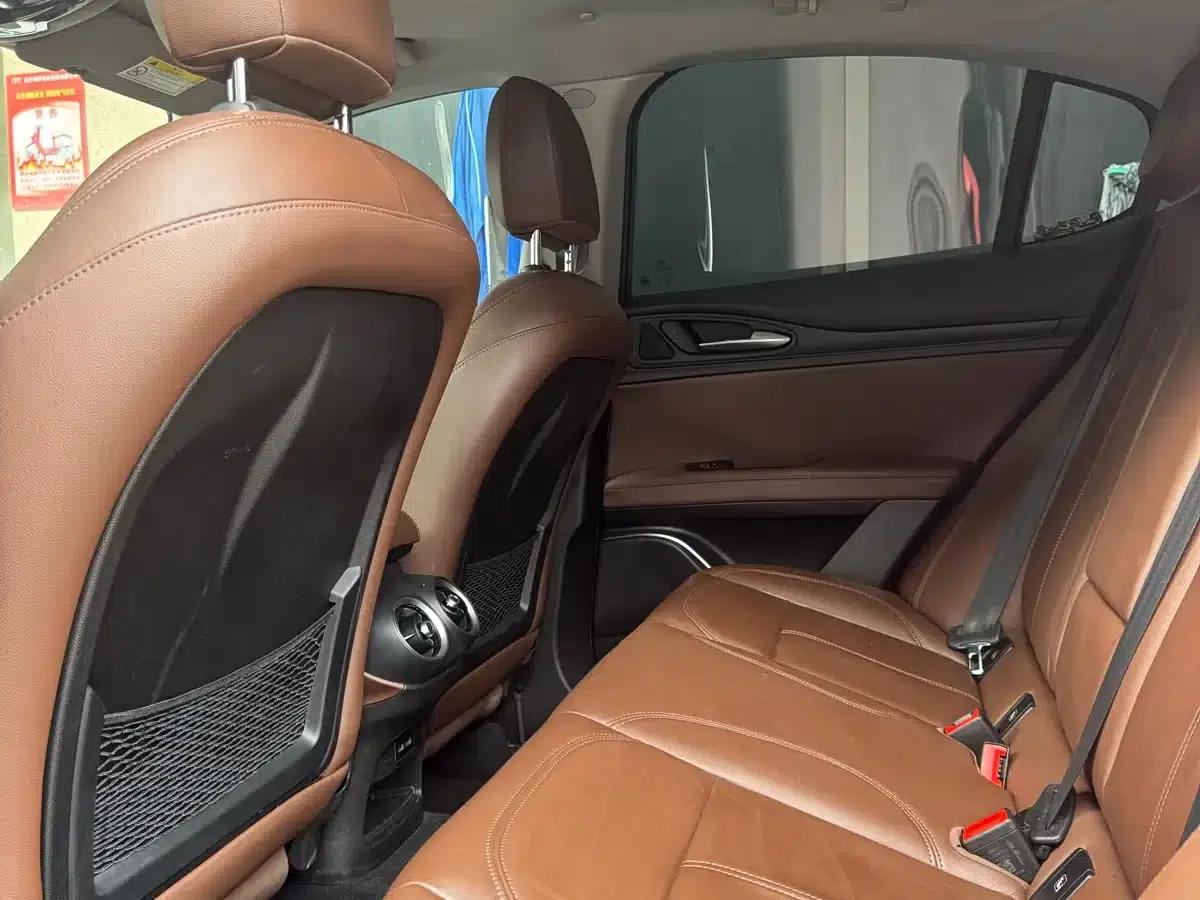 2017 Stelvio 2.0T 200HP Elite Edition — миниатюра 9