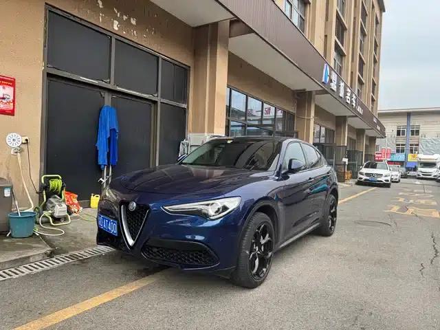 2017 Stelvio 2.0T 200HP Elite Edition