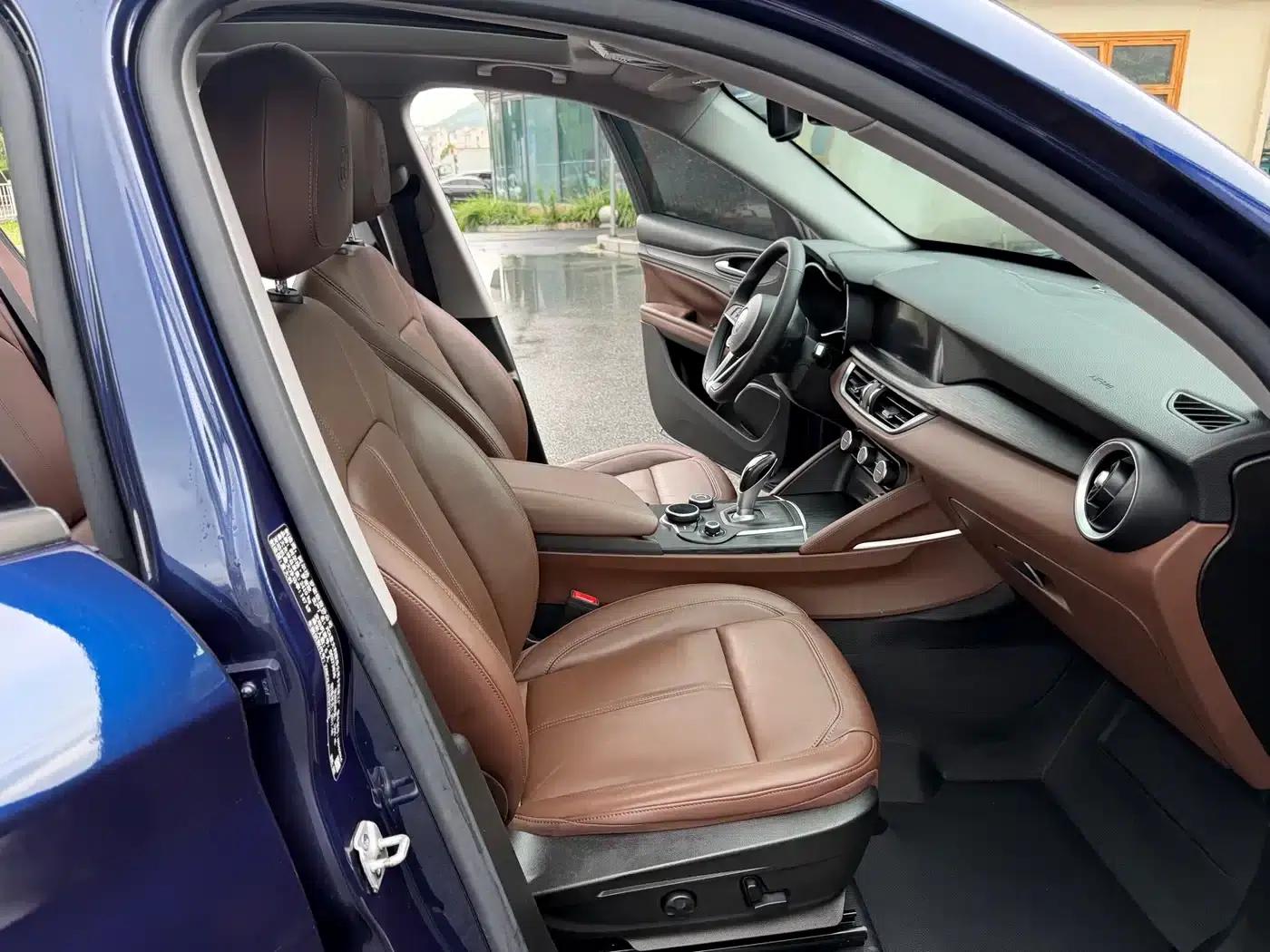 2017 Stelvio 2.0T 200HP Elite Edition — миниатюра 12