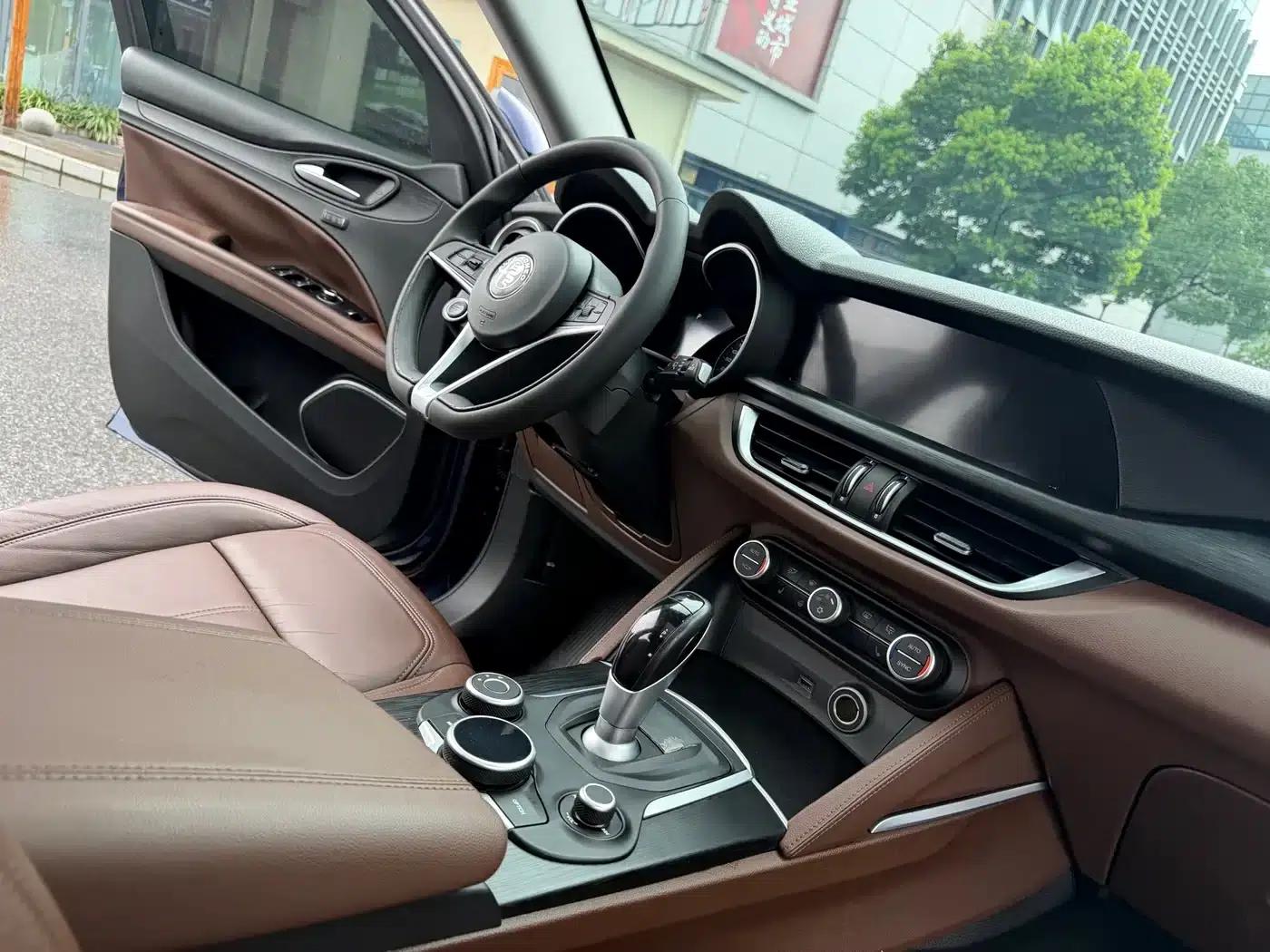 2017 Stelvio 2.0T 200HP Elite Edition — миниатюра 13
