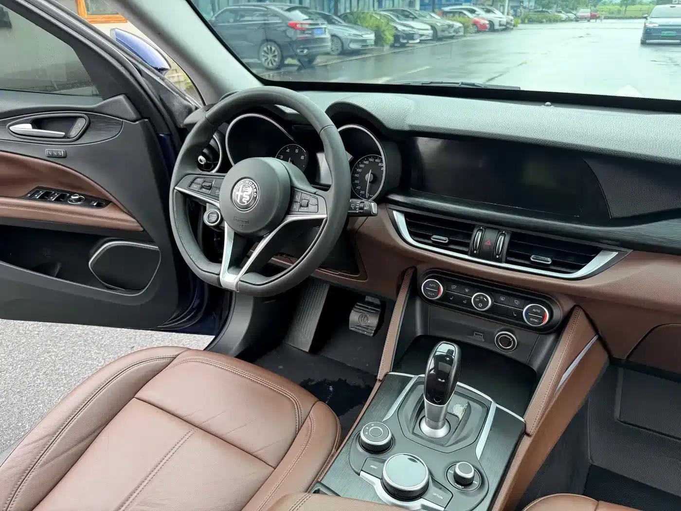 2017 Stelvio 2.0T 200HP Elite Edition — миниатюра 19