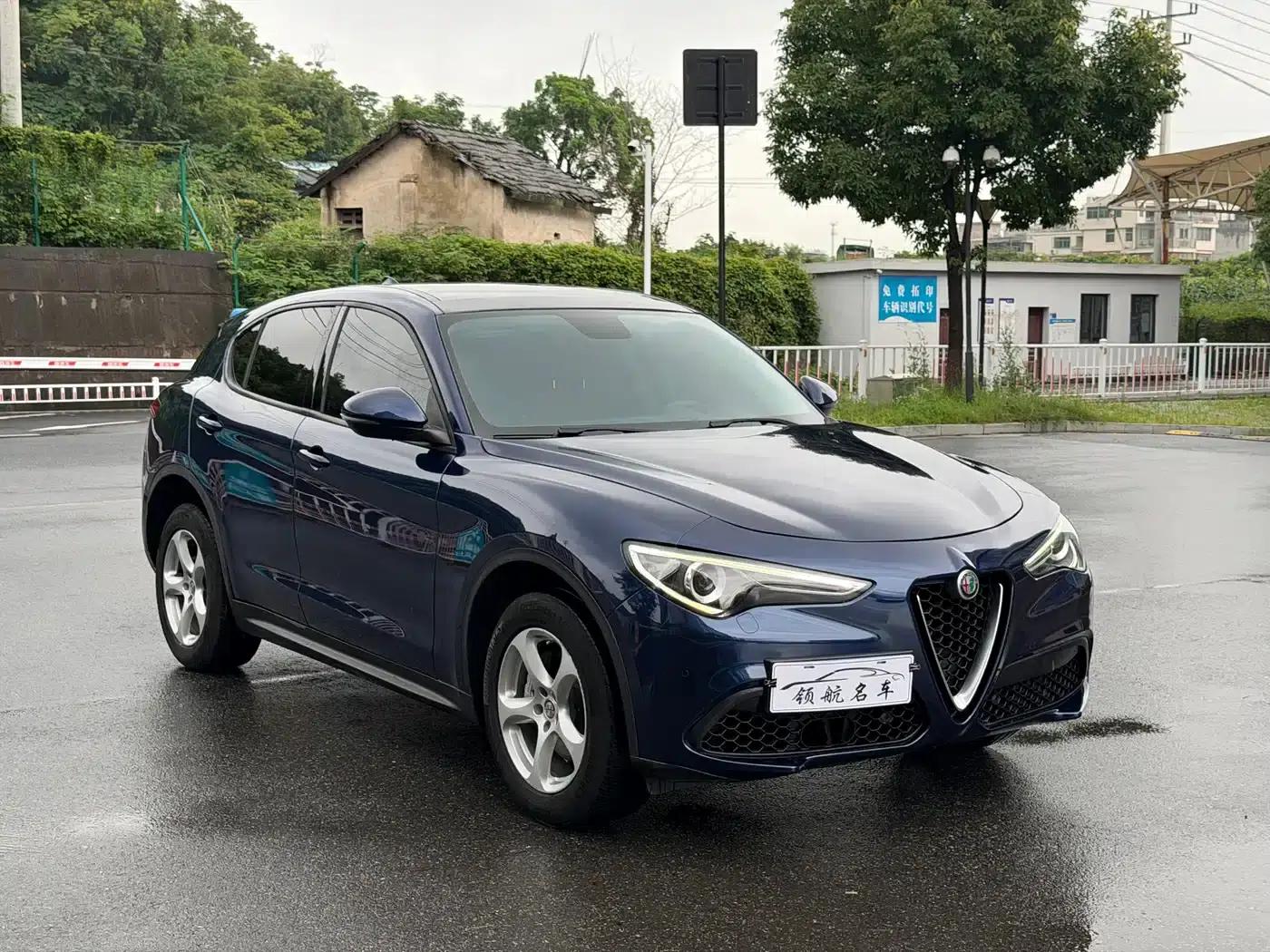 2017 Stelvio 2.0T 200HP Elite Edition — миниатюра 3