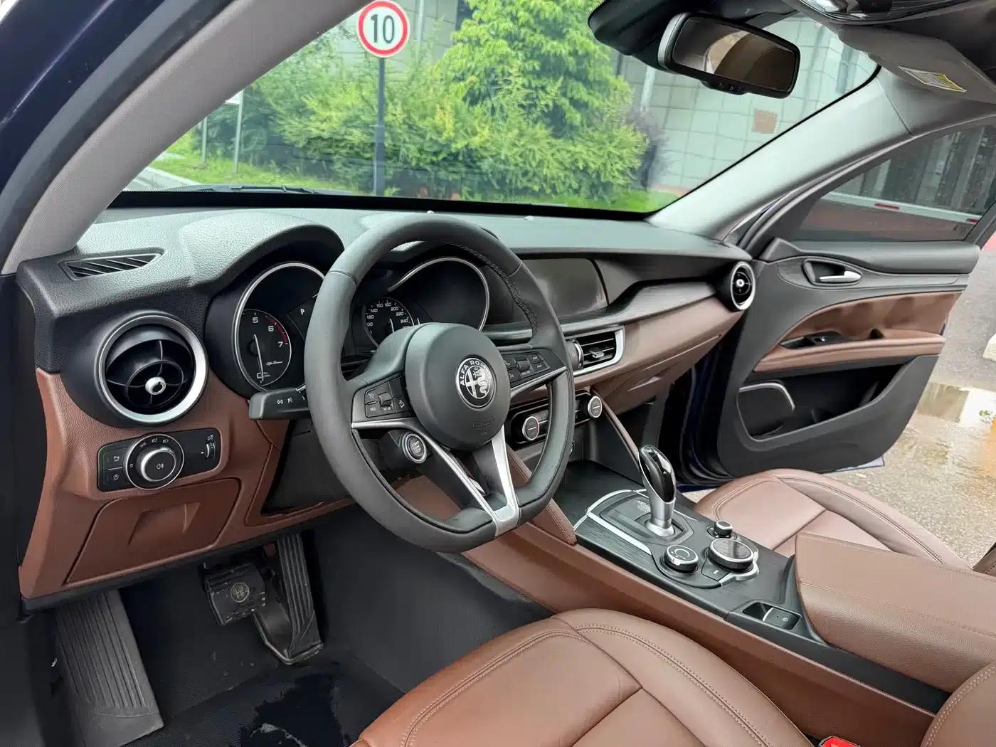 2017 Stelvio 2.0T 200HP Elite Edition — миниатюра 8
