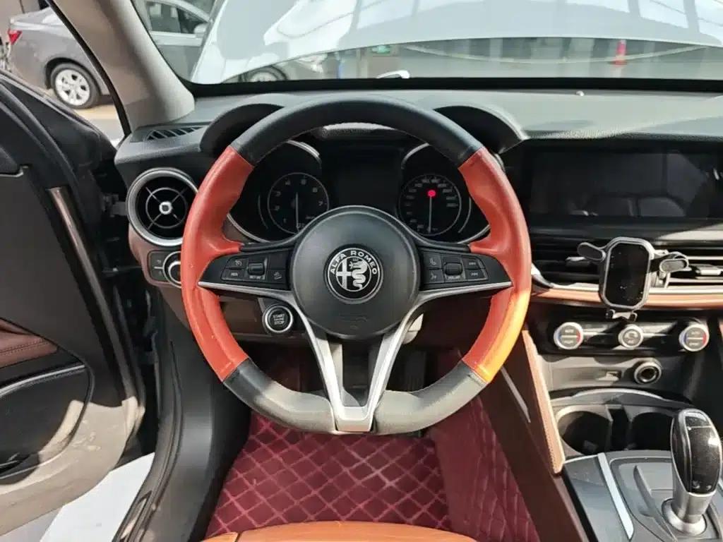 2017 Stelvio 2.0T 200HP Luxury Edition — миниатюра 11