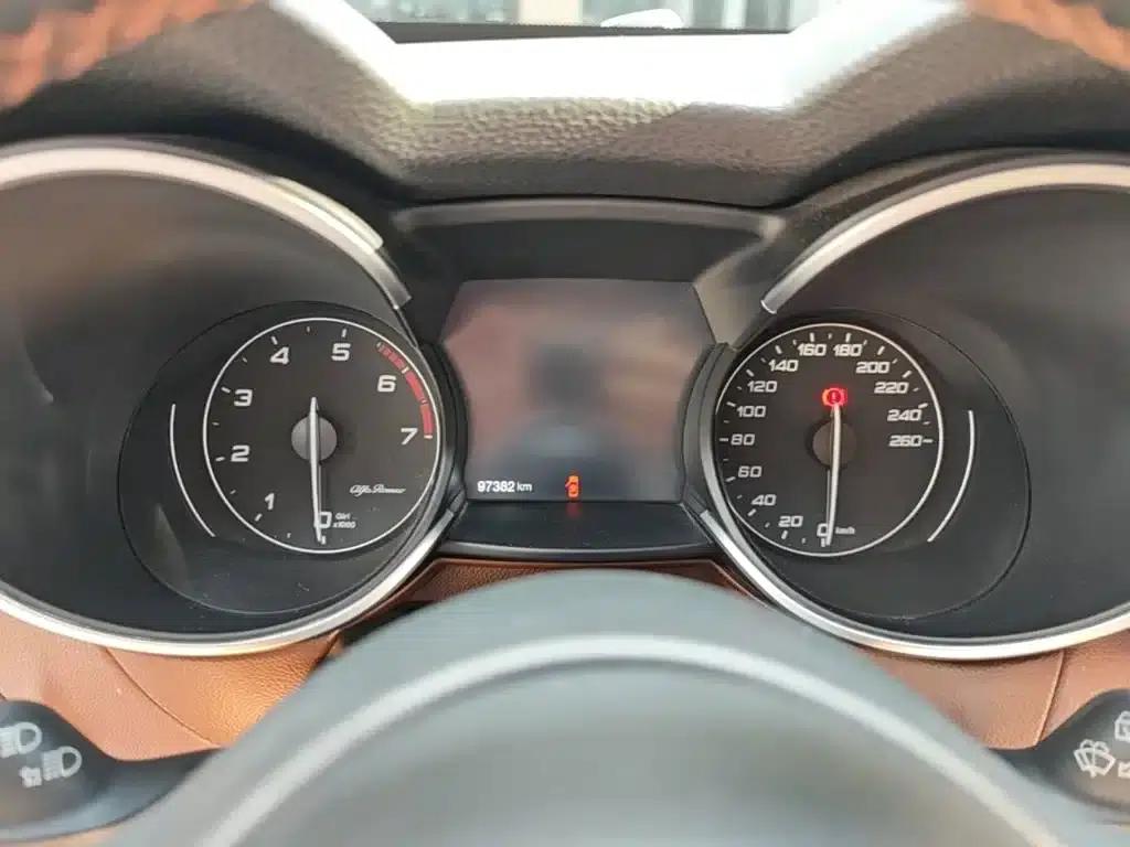 2017 Stelvio 2.0T 200HP Luxury Edition — миниатюра 12