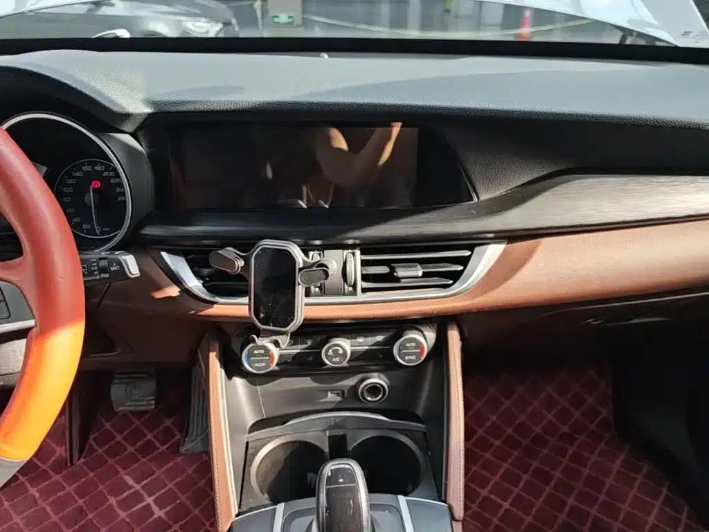 2017 Stelvio 2.0T 200HP Luxury Edition — миниатюра 13