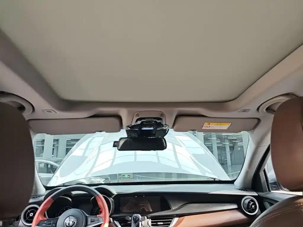 2017 Stelvio 2.0T 200HP Luxury Edition — миниатюра 18