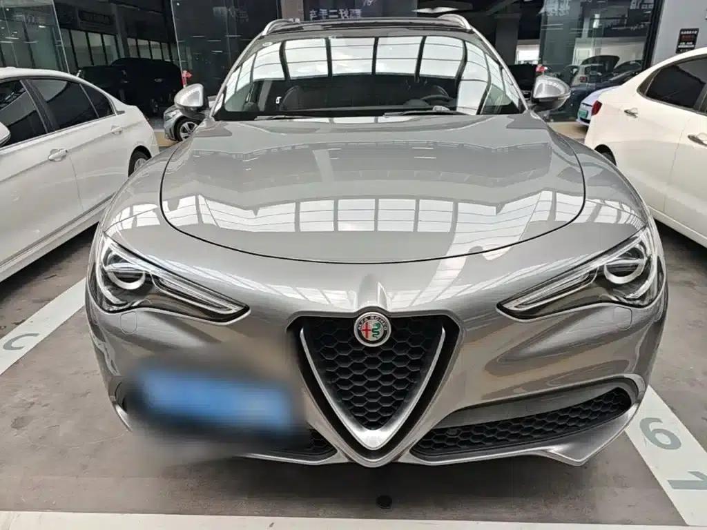 2017 Stelvio 2.0T 200HP Luxury Edition — миниатюра 3