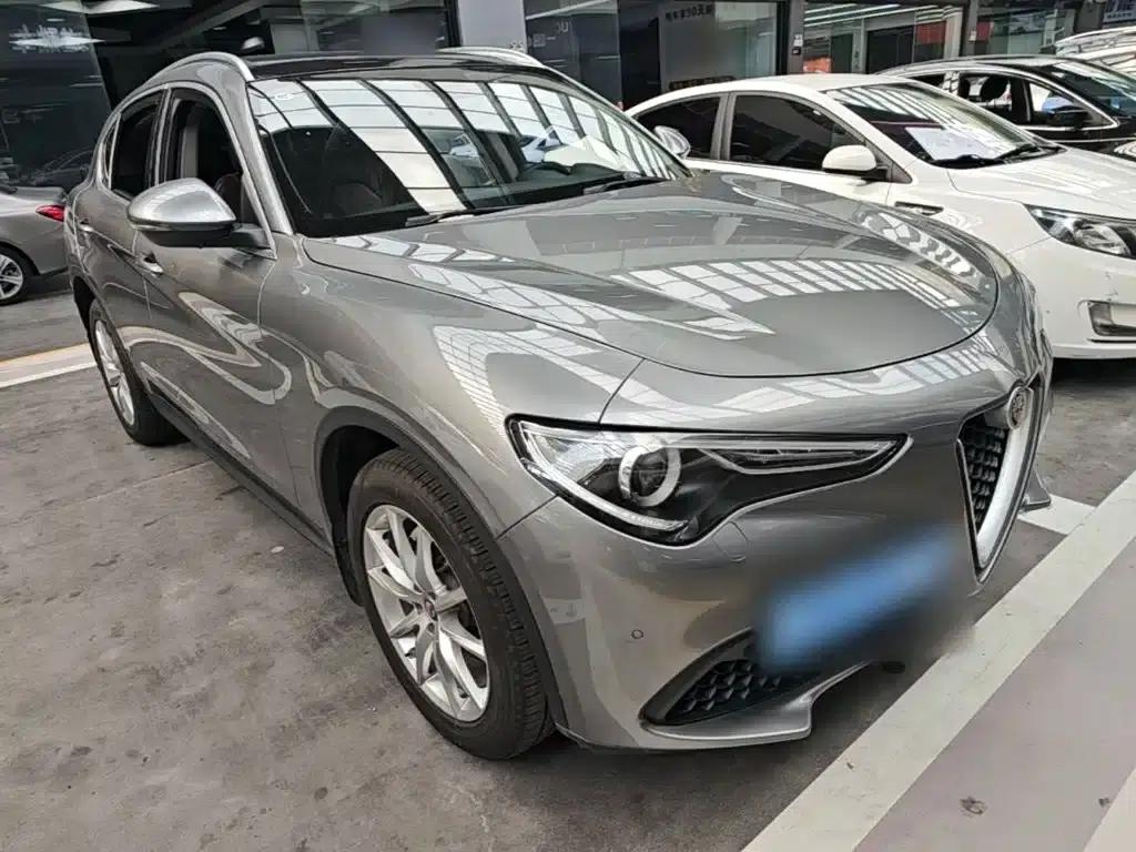 2017 Stelvio 2.0T 200HP Luxury Edition — миниатюра 4