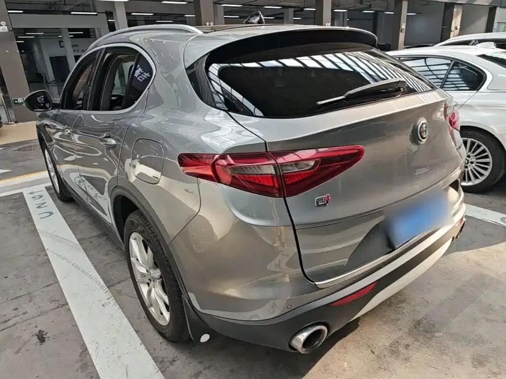 2017 Stelvio 2.0T 200HP Luxury Edition — миниатюра 5