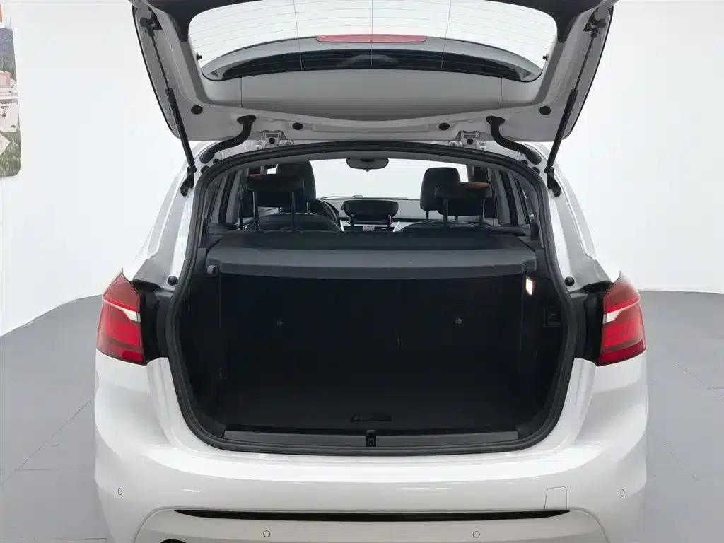 2016 BMW 2 Series Gran Tourer 218i Sport Design Package — миниатюра 16