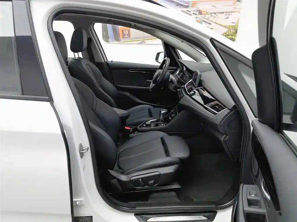 2016 BMW 2 Series Gran Tourer 218i Sport Design Package — миниатюра 23