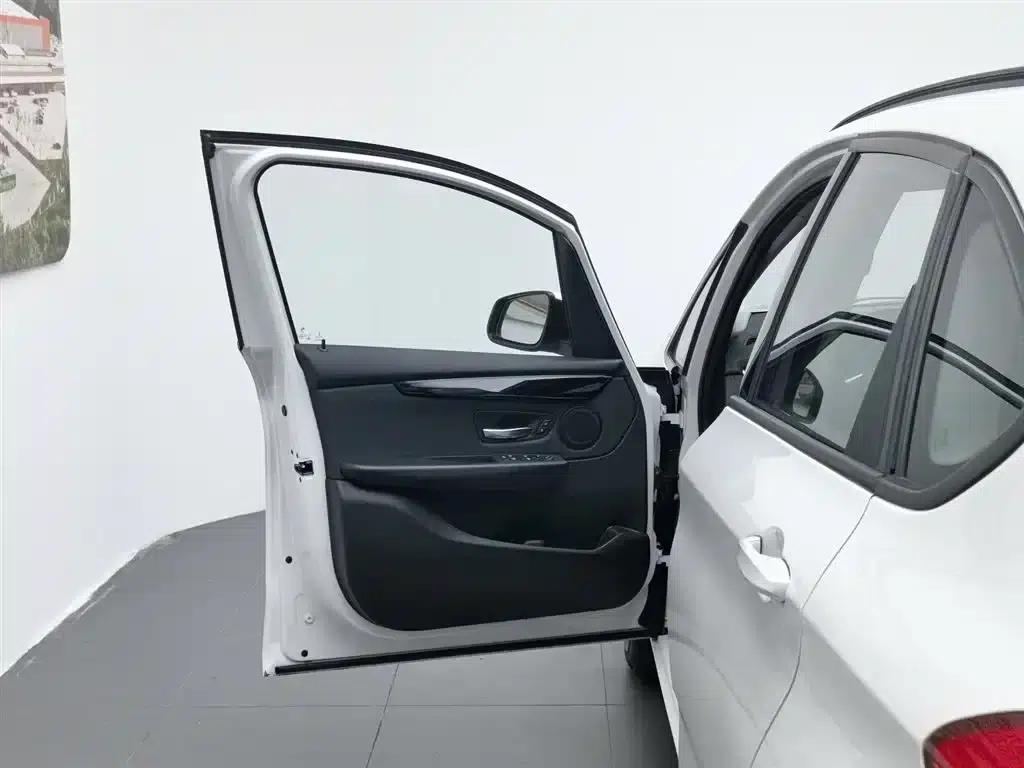 2016 BMW 2 Series Gran Tourer 218i Sport Design Package — миниатюра 8