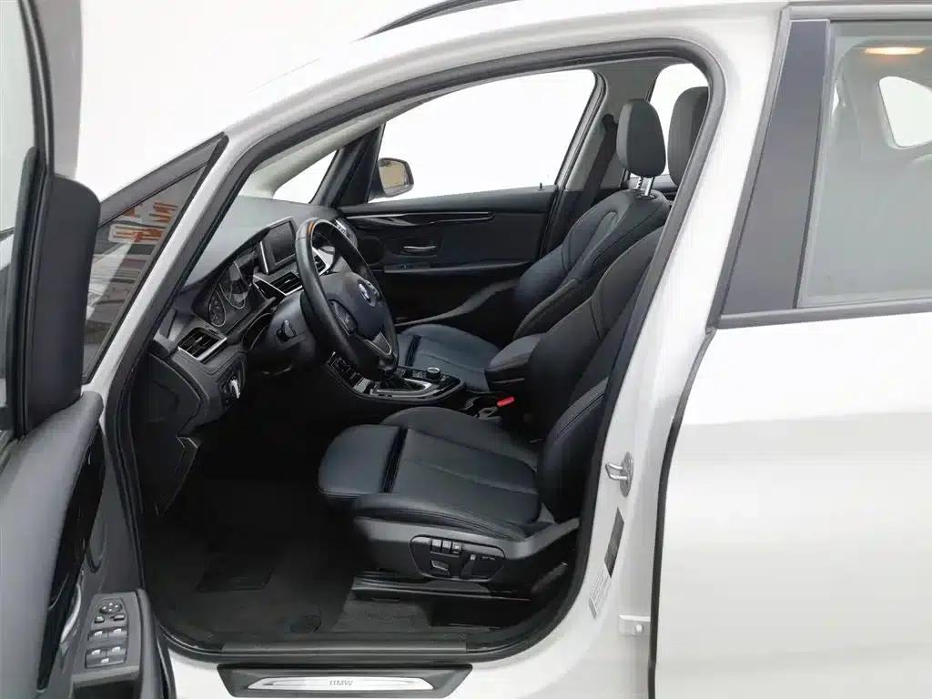 2016 BMW 2 Series Gran Tourer 218i Sport Design Package — миниатюра 10