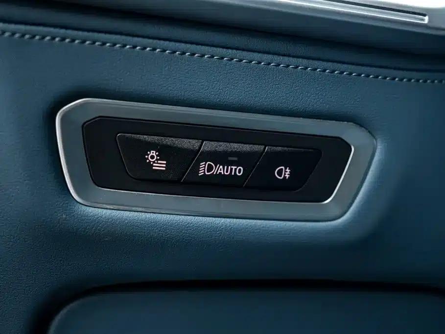 BMW XM 2023 50e — миниатюра 16