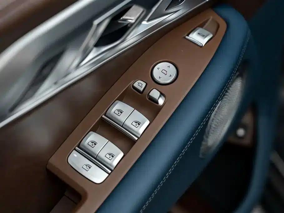 BMW XM 2023 50e — миниатюра 18