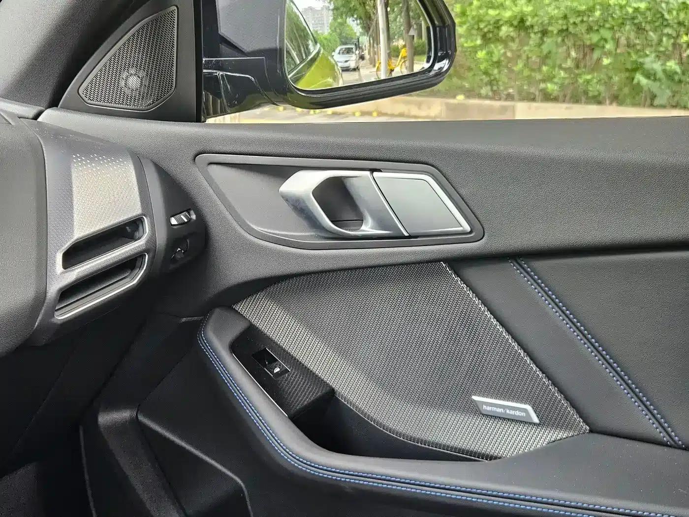 2025 BMW M235L — миниатюра 16