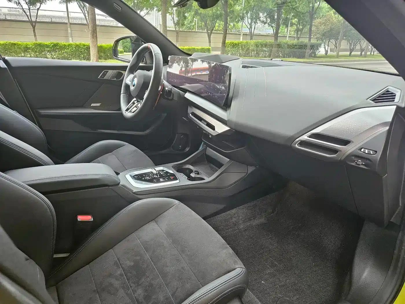 2025 BMW M235L — миниатюра 9