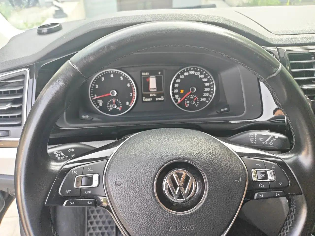 Volkswagen Multivan Volkswagen 2017 Multivan, 2.0T gasoline, automatic transmission, seven seats, four-wheel drive, with a differential lock. — миниатюра 11