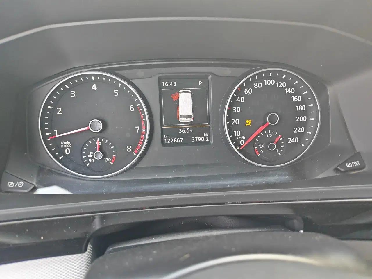 Volkswagen Multivan Volkswagen 2017 Multivan, 2.0T gasoline, automatic transmission, seven seats, four-wheel drive, with a differential lock. — миниатюра 12