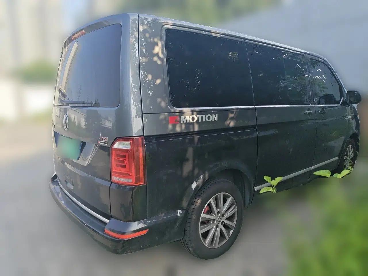 Volkswagen Multivan Volkswagen 2017 Multivan, 2.0T gasoline, automatic transmission, seven seats, four-wheel drive, with a differential lock. — миниатюра 6
