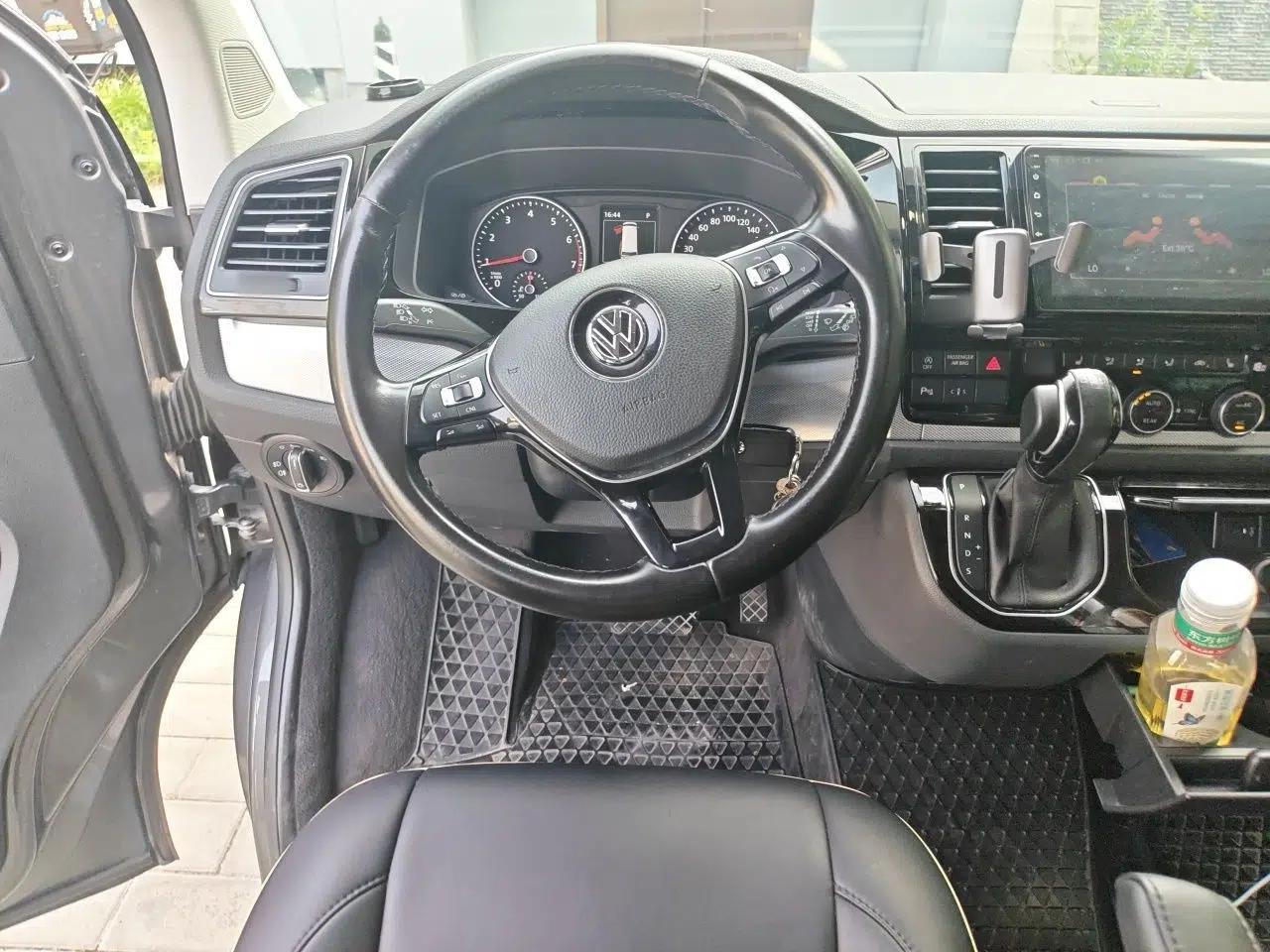 Volkswagen Multivan Volkswagen 2017 Multivan, 2.0T gasoline, automatic transmission, seven seats, four-wheel drive, with a differential lock. — миниатюра 10