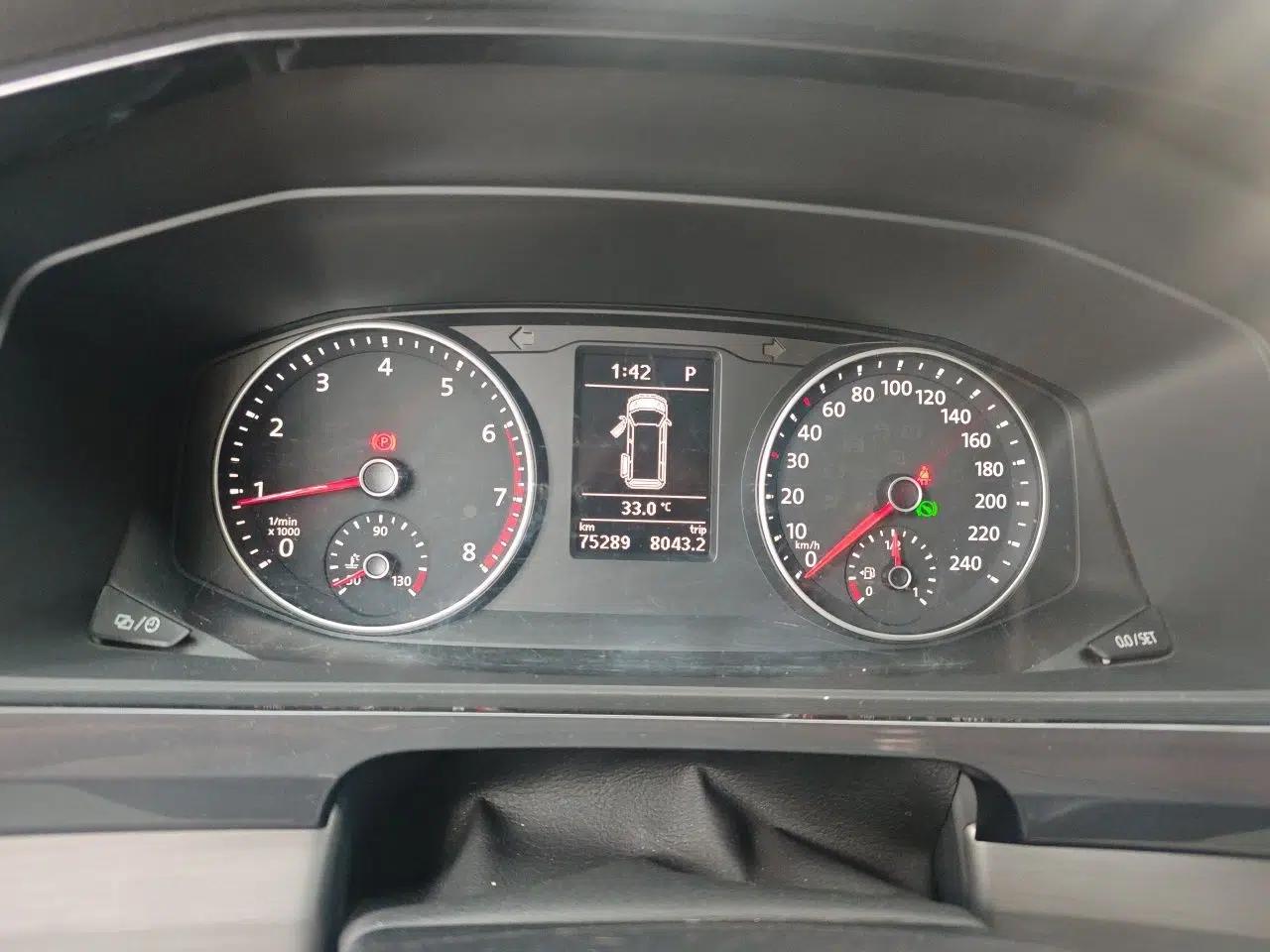 Volkswagen Caravelle 2019 2.0 TSI Four-Wheel Drive Luxury Edition 7 Seats — миниатюра 11