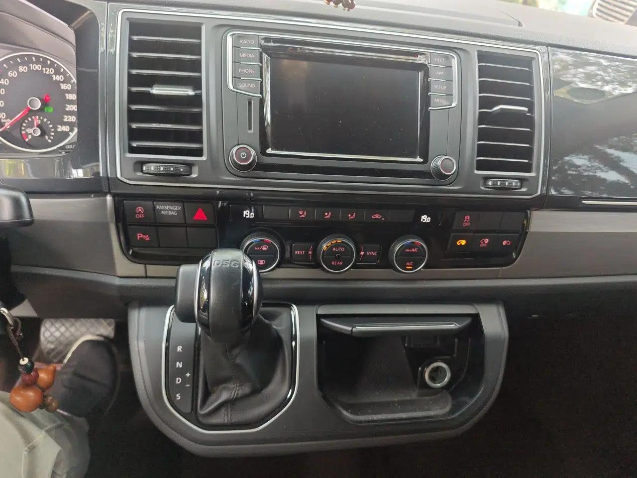 Volkswagen Caravelle 2019 2.0 TSI Four-Wheel Drive Luxury Edition 7 Seats — миниатюра 13