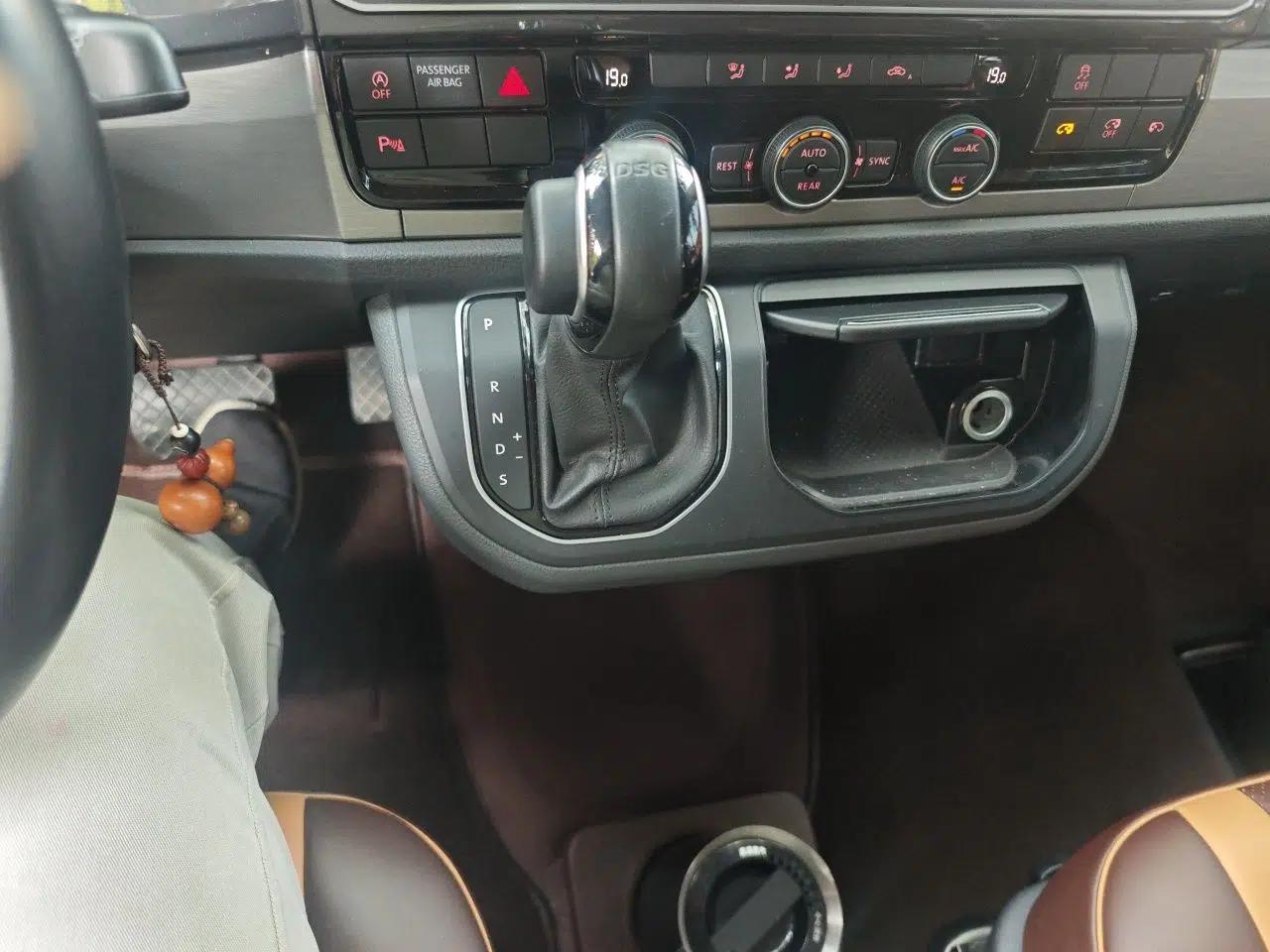 Volkswagen Caravelle 2019 2.0 TSI Four-Wheel Drive Luxury Edition 7 Seats — миниатюра 14