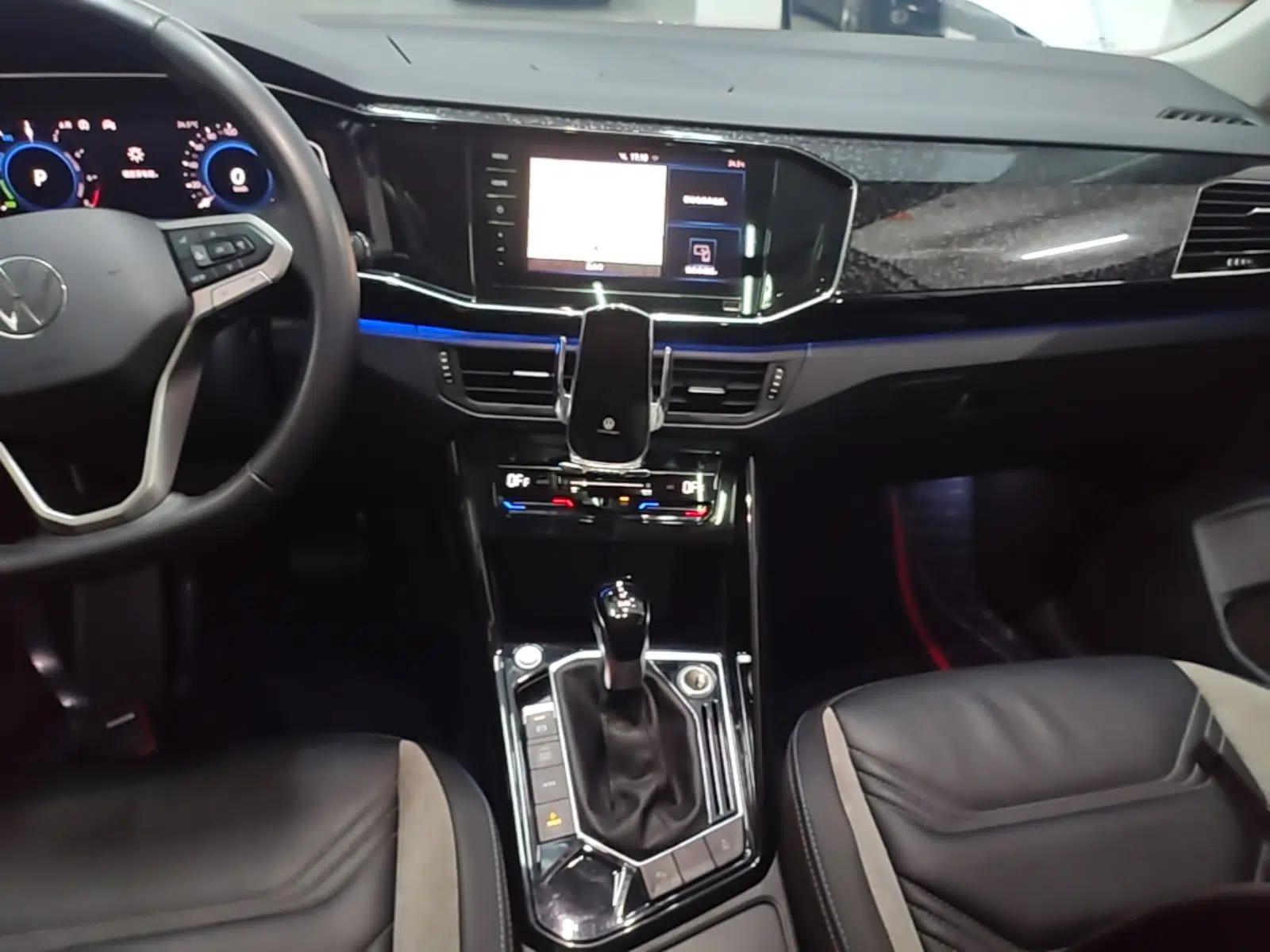 Volkswagen Tayron GTE Plug-in Hybrid 2020 1.4T Luxury Model — миниатюра 15