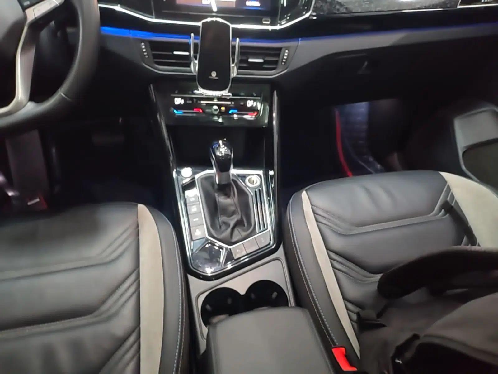 Volkswagen Tayron GTE Plug-in Hybrid 2020 1.4T Luxury Model — миниатюра 16