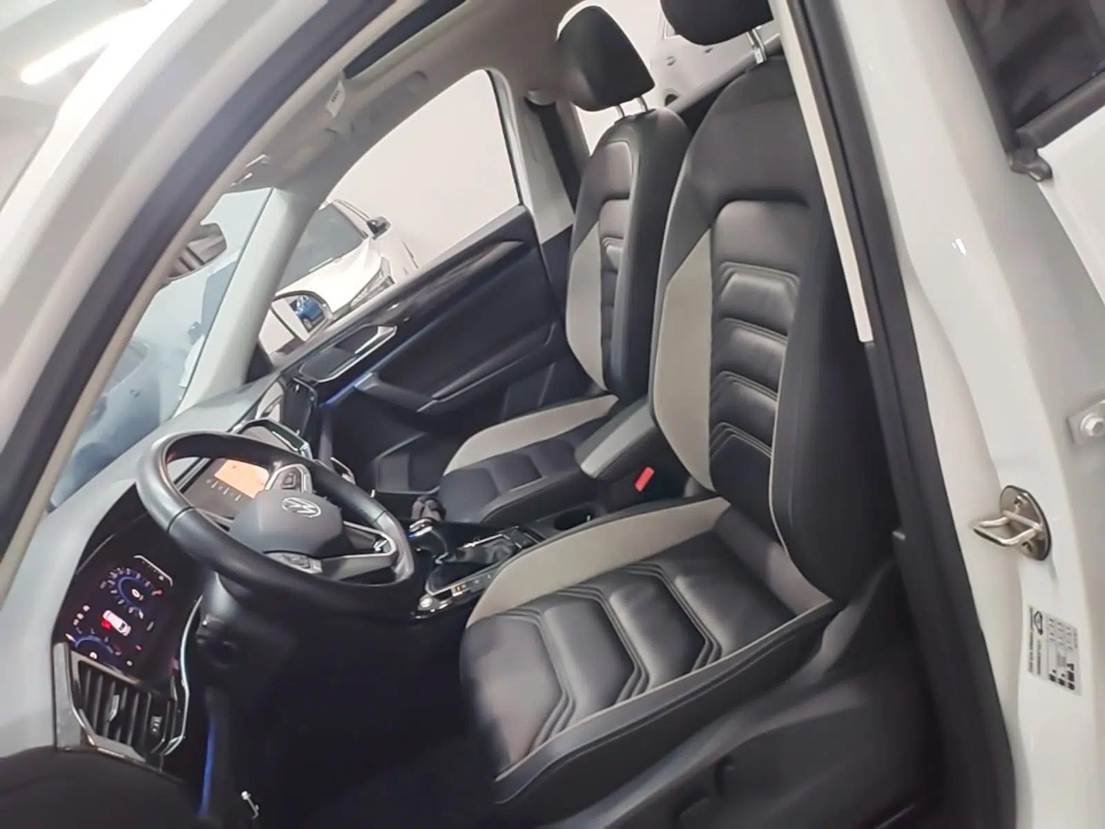 Volkswagen Tayron GTE Plug-in Hybrid 2020 1.4T Luxury Model — миниатюра 17
