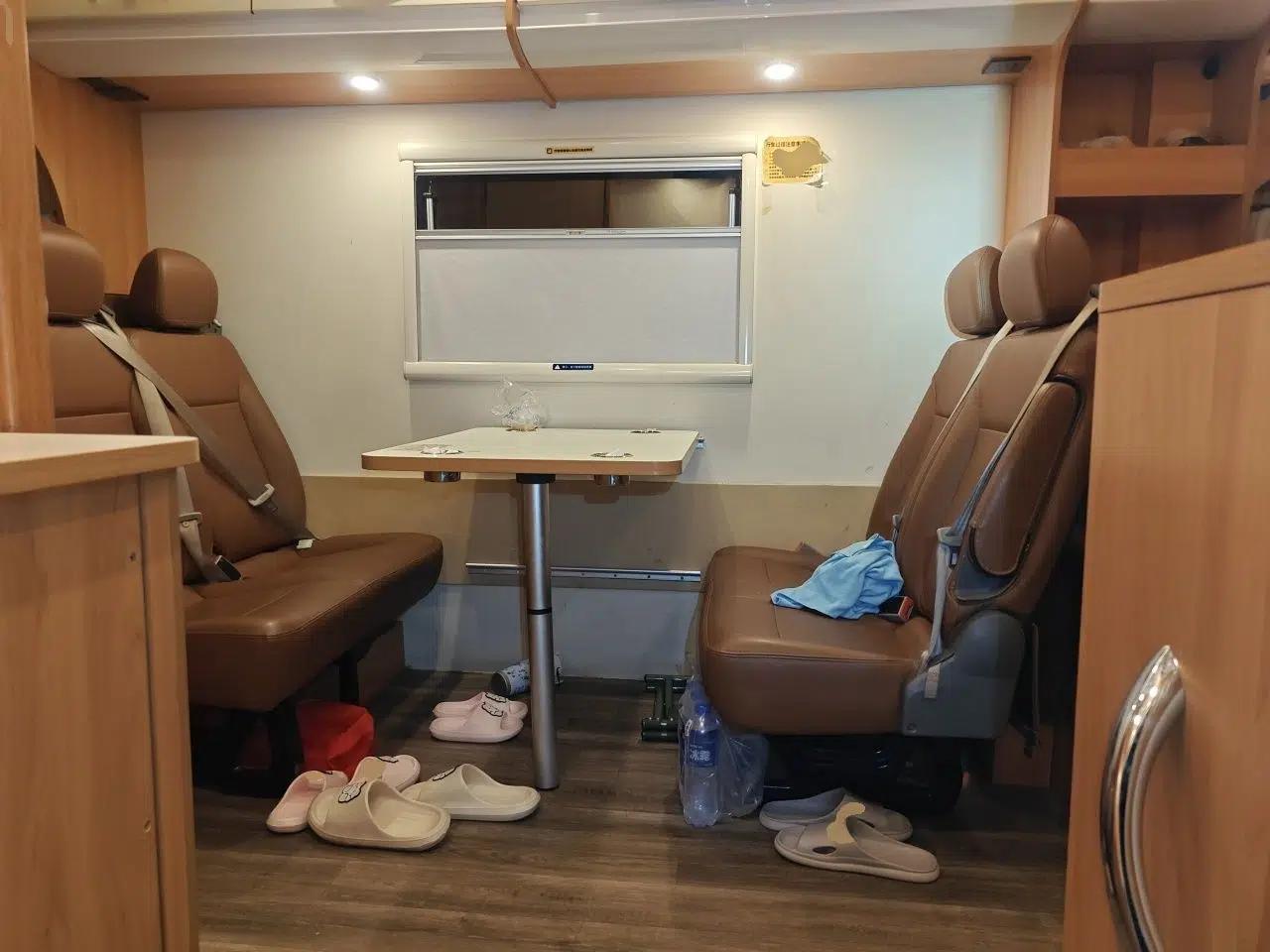 SAIC MAXUS V80 RV Dashing V80 RV, 2018 model, 2.5L turbo, automatic transmission, 6 seats — миниатюра 17