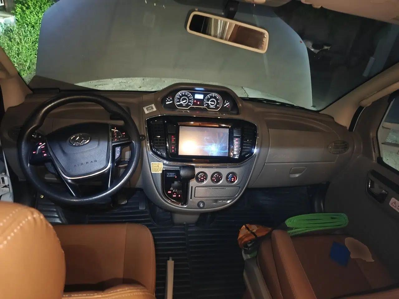 SAIC MAXUS V80 RV Dashing V80 RV, 2018 model, 2.5L turbo, automatic transmission, 6 seats — миниатюра 9