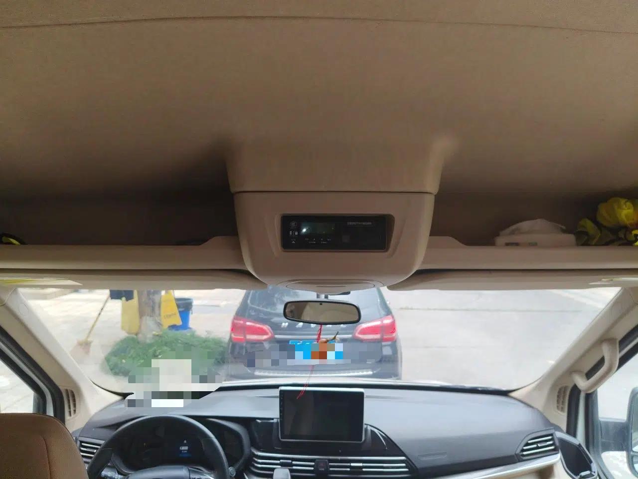 SAIC MAXUS Xintu V90 2019 2.0T Automatic ZhiDa Rear-Drive Dual-Tire Extended Wheelbase High-Roof 9-Seater — миниатюра 18