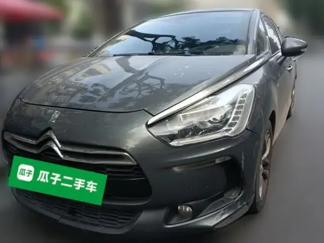 DS 5 2014 1.6T Luxury Edition THP160