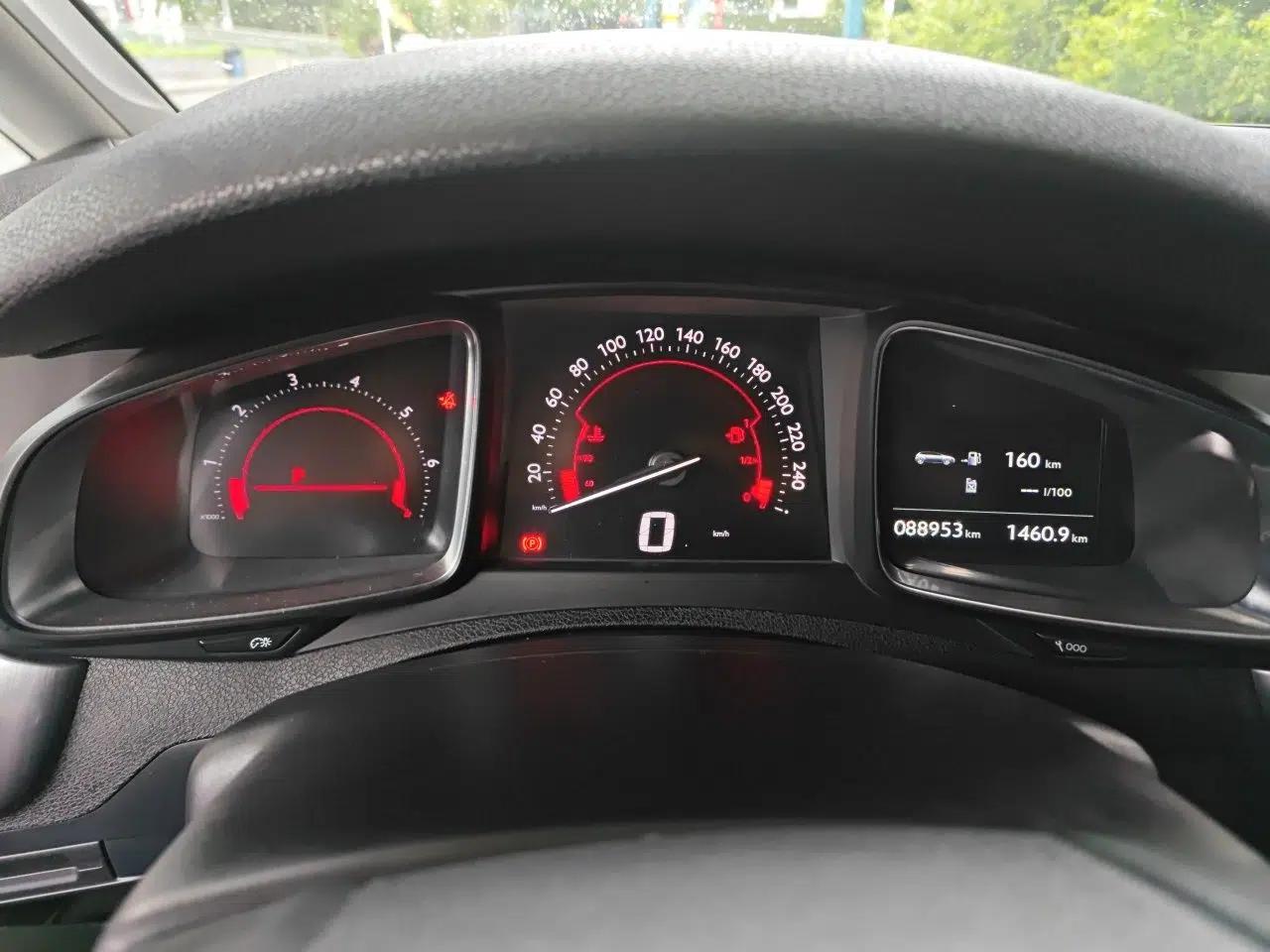 DS 5 2014 1.6T Luxury Edition THP160 — миниатюра 11