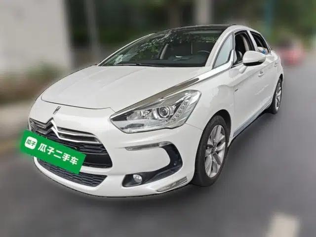 DS 5 2014 1.6T Luxury Edition THP160