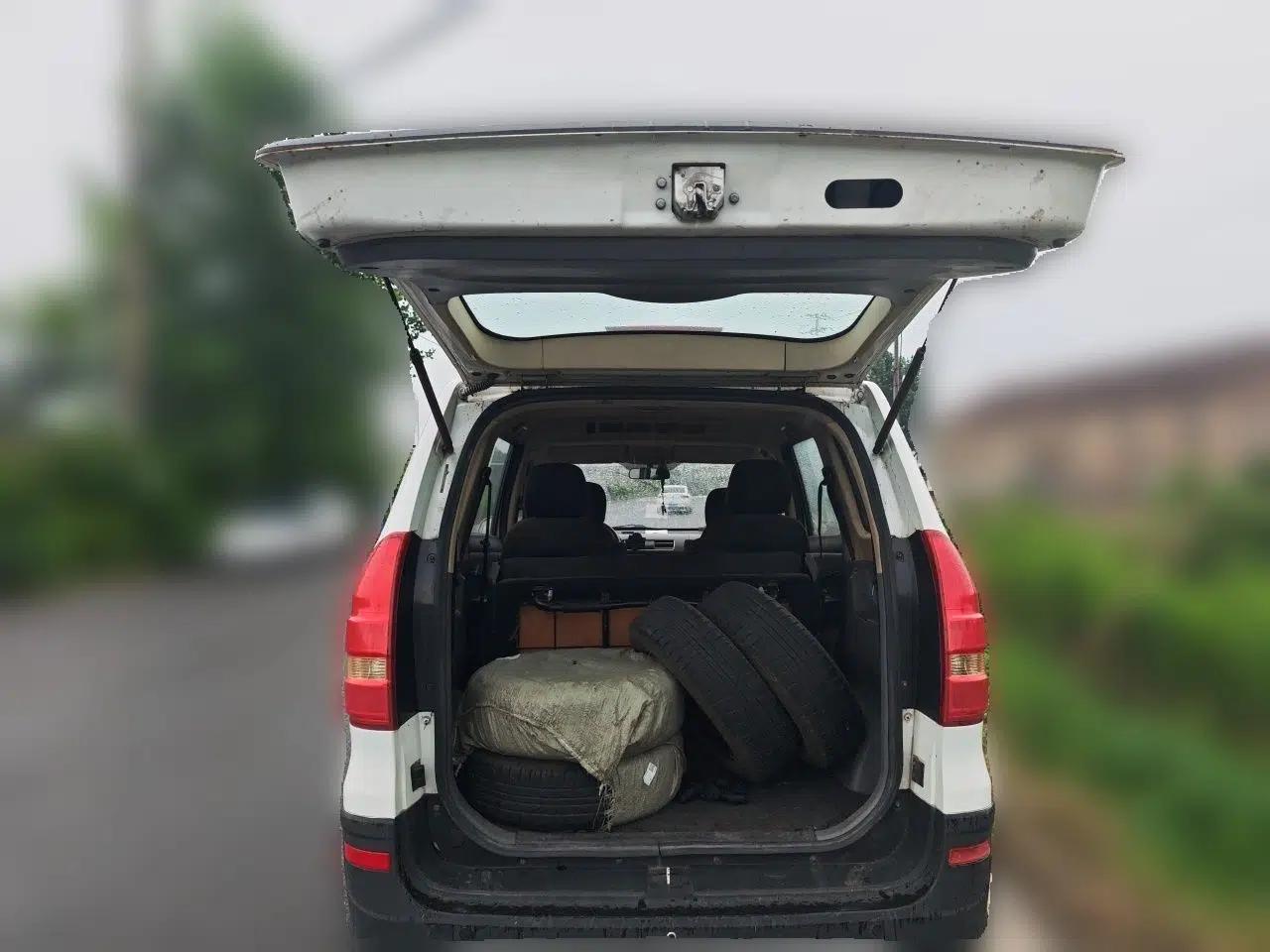 Dongfeng Fengon 360 2015 1.5L Manual Comfort 7-Seater National Emission Standard V — миниатюра 19