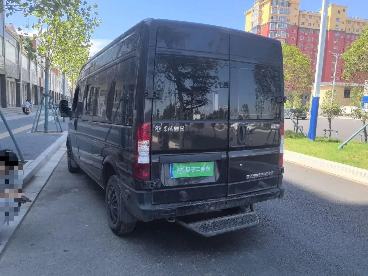 Dongfeng Yufeng 2023 V9+ 2.0T Manual Front-Wheel-Drive Multi-Function Mid-Roof Van with 7/8/9 Seats — миниатюра 4