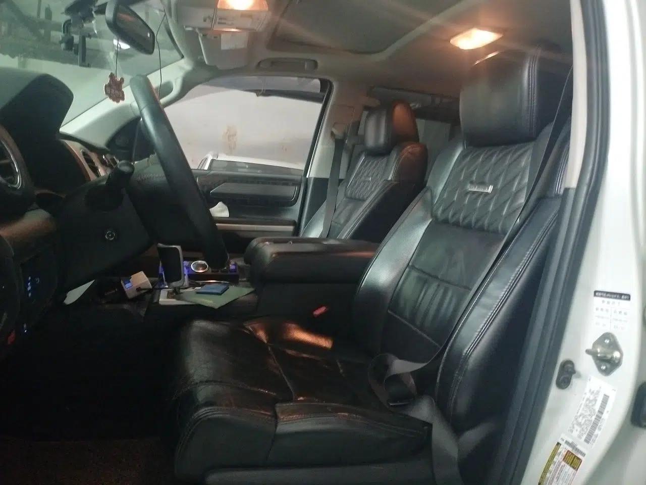 Toyota Tundra Parallel import, 5.7, automatic — миниатюра 15