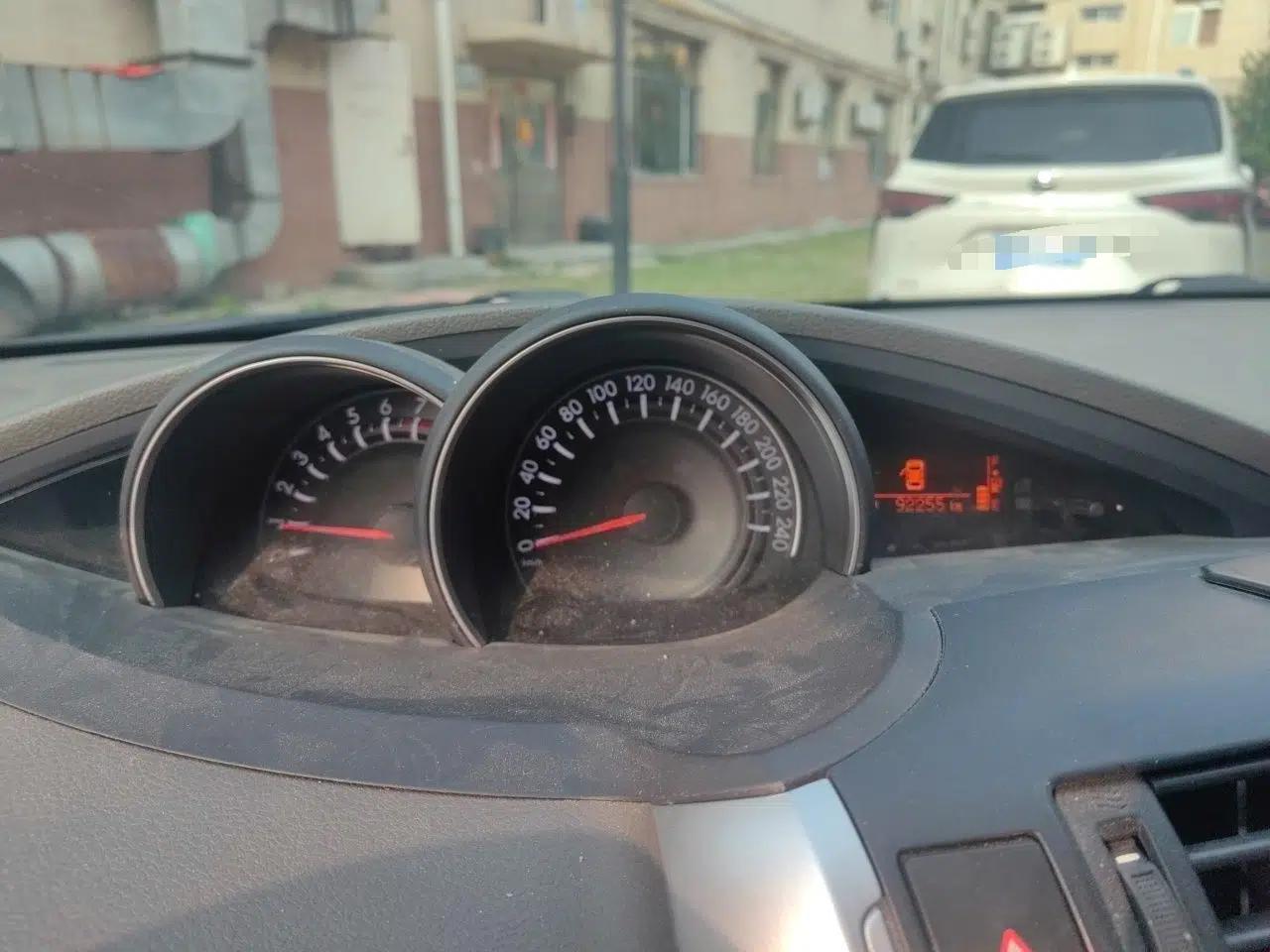 Toyota Verso 2015 180E CVT Crossover Edition — миниатюра 11