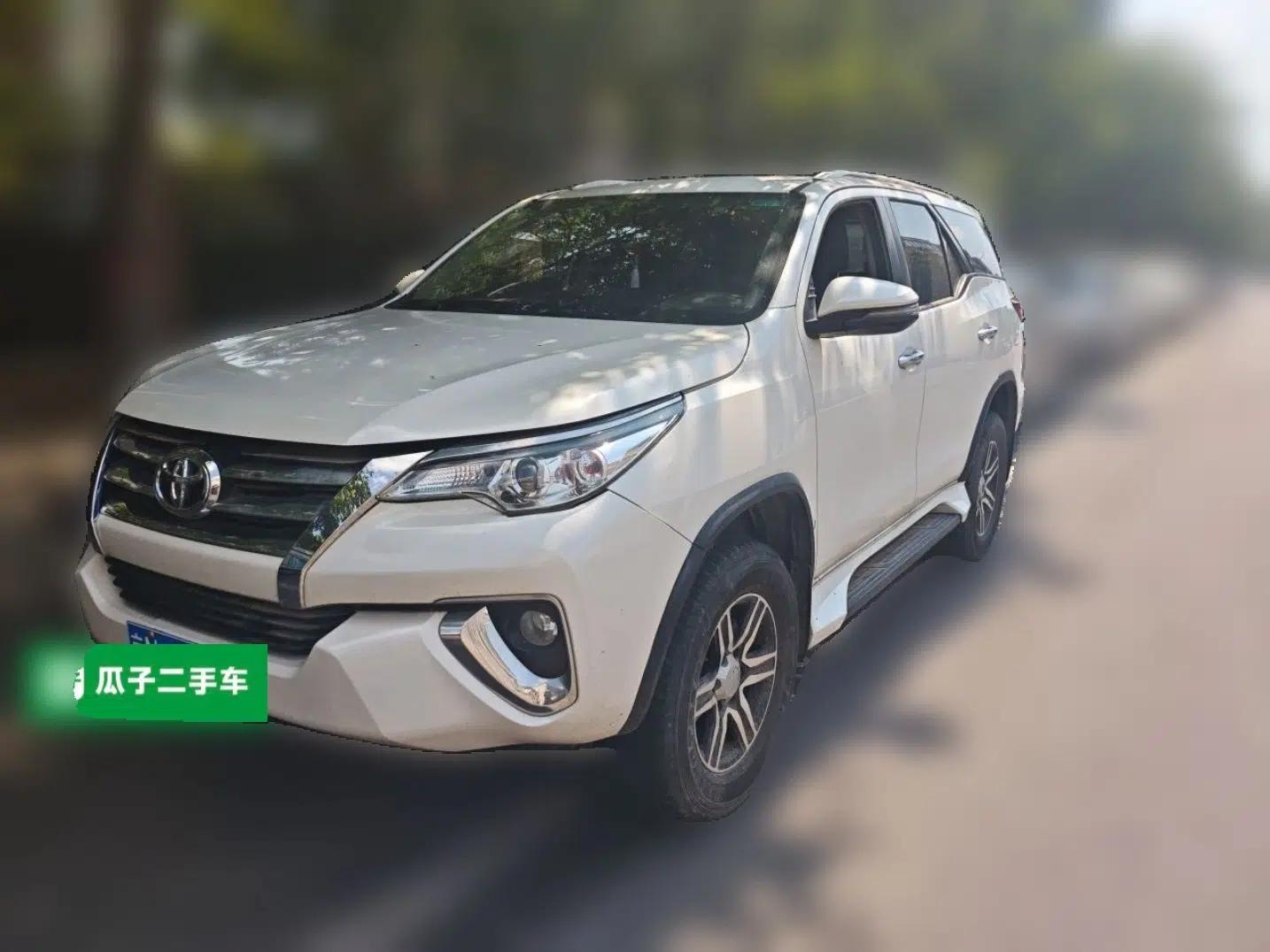 Toyota Fortuner Toyota Fortuner 2017, 2.7L, automatic transmission, 7 seats, gasoline (Middle East-spec parallel import) — миниатюра 1