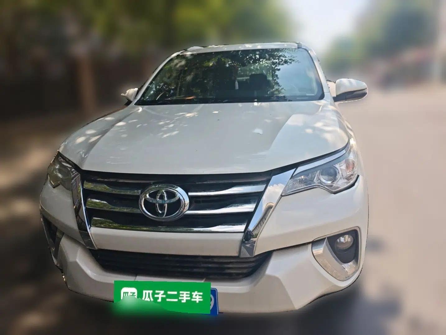 Toyota Fortuner Toyota Fortuner 2017, 2.7L, automatic transmission, 7 seats, gasoline (Middle East-spec parallel import) — миниатюра 2