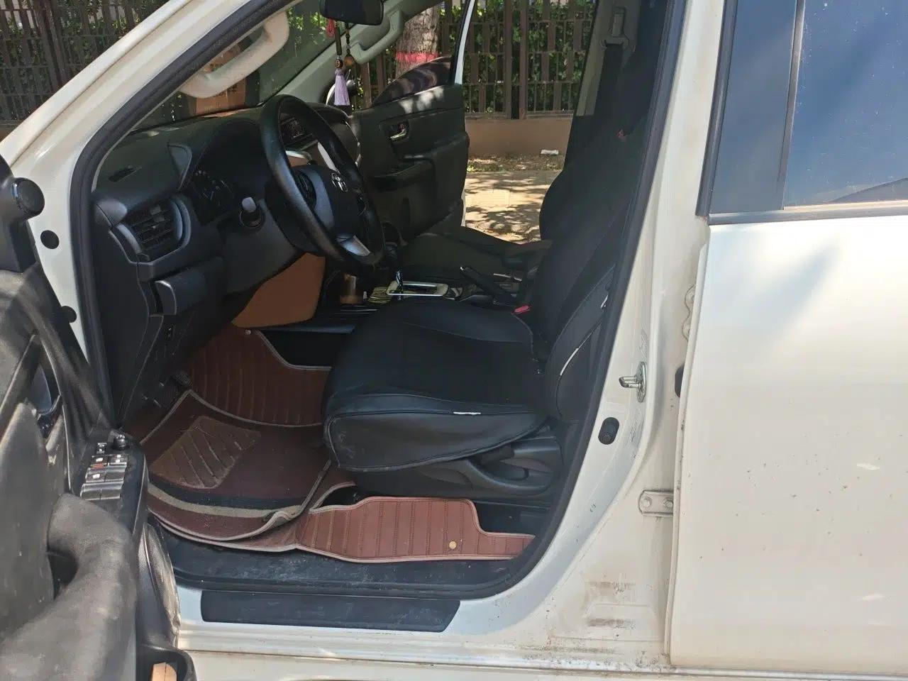Toyota Fortuner Toyota Fortuner 2017, 2.7L, automatic transmission, 7 seats, gasoline (Middle East-spec parallel import) — миниатюра 15