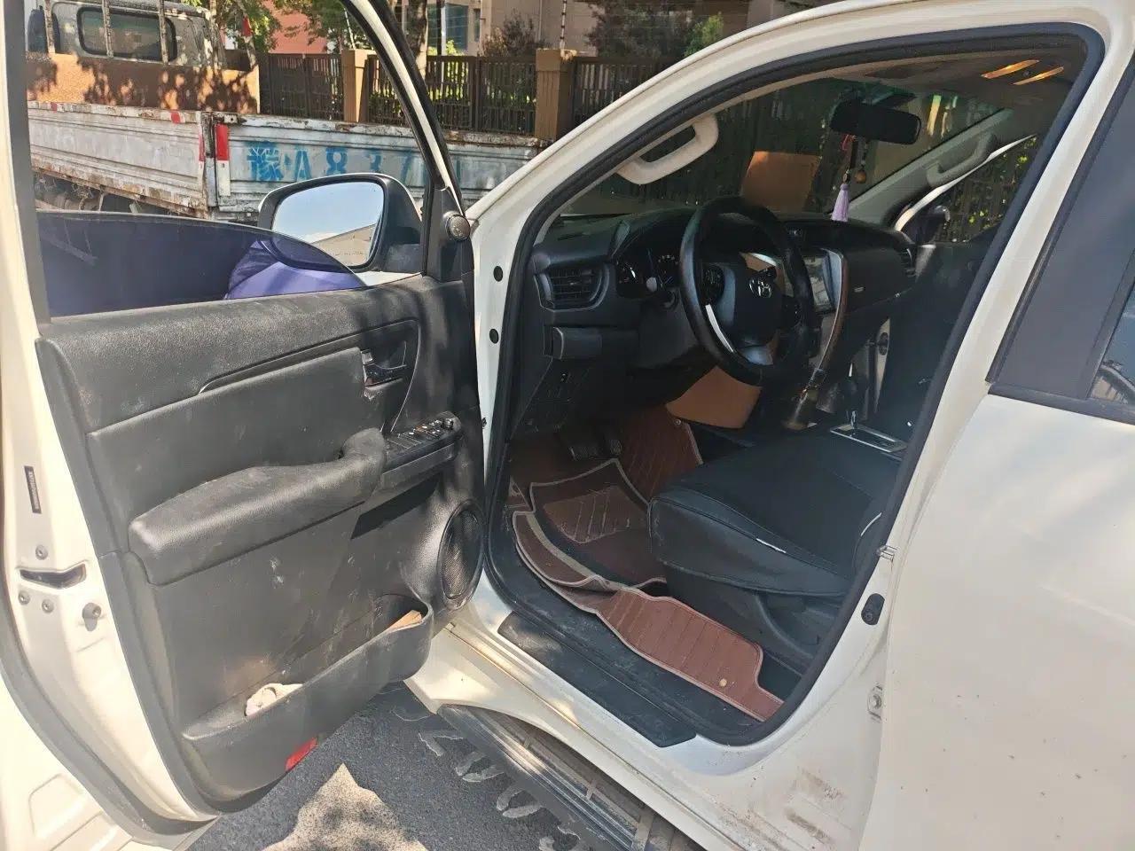 Toyota Fortuner Toyota Fortuner 2017, 2.7L, automatic transmission, 7 seats, gasoline (Middle East-spec parallel import) — миниатюра 16