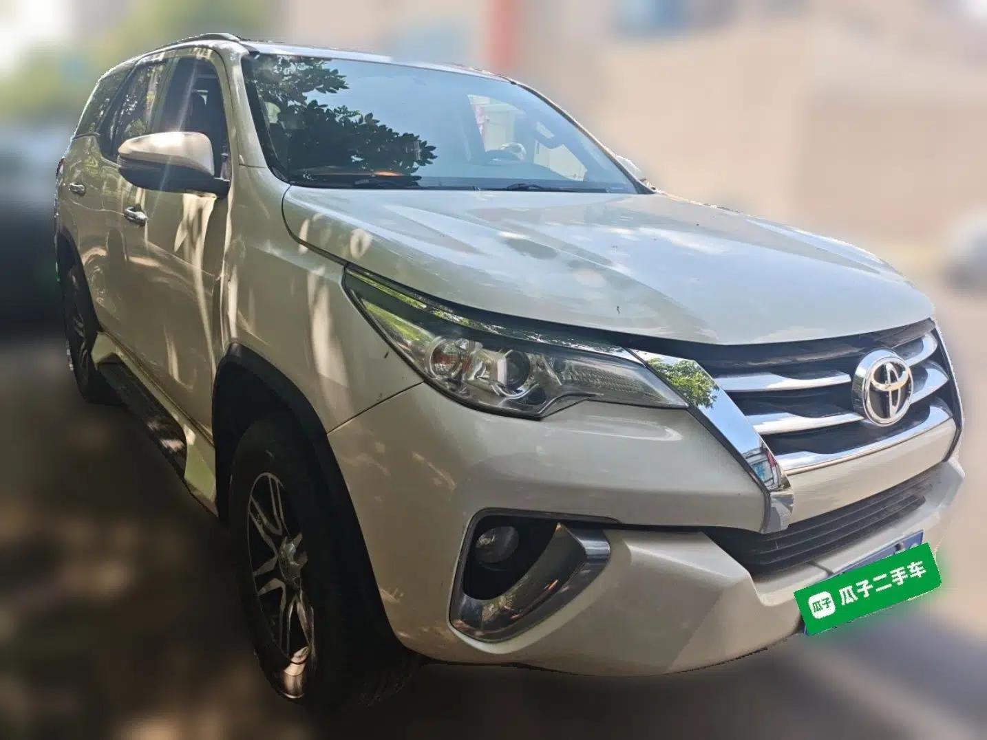 Toyota Fortuner Toyota Fortuner 2017, 2.7L, automatic transmission, 7 seats, gasoline (Middle East-spec parallel import) — миниатюра 3